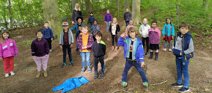 Young pupils in the woods